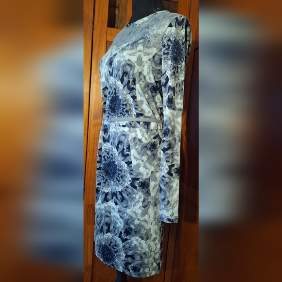 ♠️SIMPLY VERA women's long sleeve pull-over dress. Blue floral print. Size XS - Picture 3 of 8